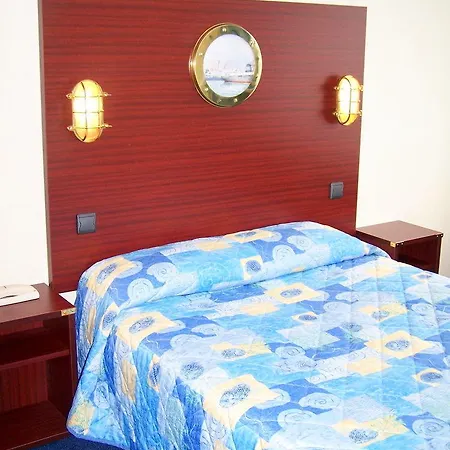 敦刻尔克莱斯根斯德梅尔波普平斯酒店 酒店