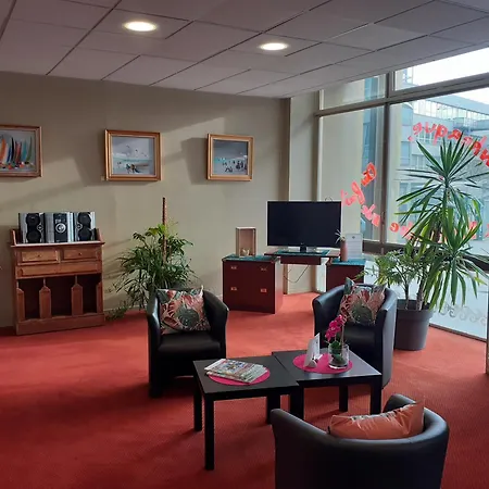 敦刻尔克莱斯根斯德梅尔波普平斯酒店 2*