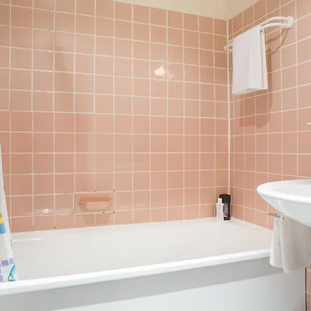 敦刻尔克莱斯根斯德梅尔波普平斯酒店 2*