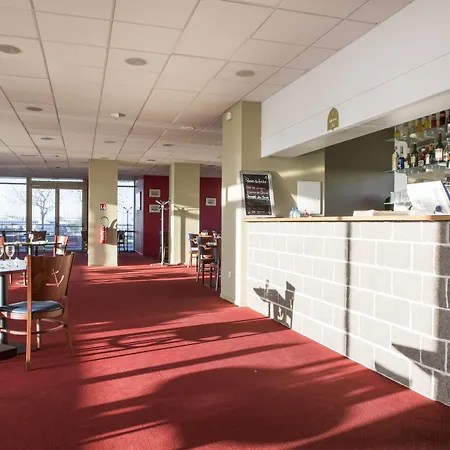 敦刻尔克莱斯根斯德梅尔波普平斯酒店 2*