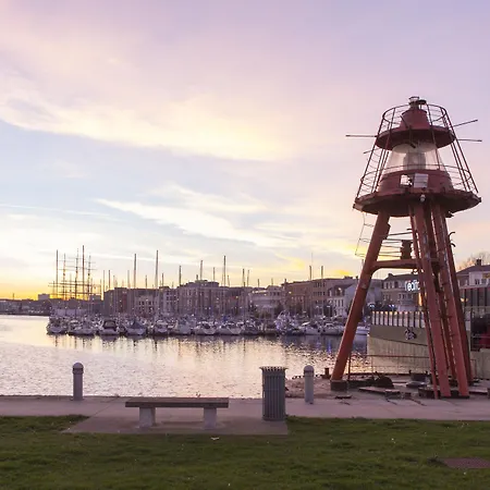 敦刻尔克莱斯根斯德梅尔波普平斯酒店