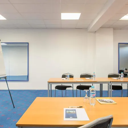 敦刻尔克莱斯根斯德梅尔波普平斯酒店