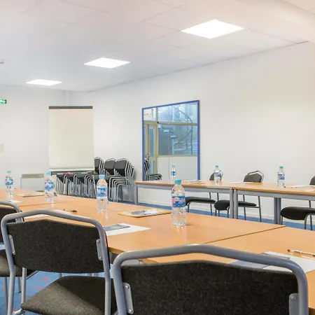 敦刻尔克莱斯根斯德梅尔波普平斯酒店 2*