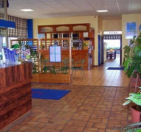 敦刻尔克莱斯根斯德梅尔波普平斯酒店 2*